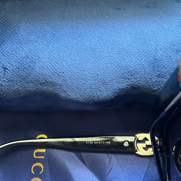 Gucci Glossy Black sunglasses new - Picture 5 of 5